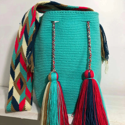 Elevate Your Style with the Aqua Dreams Wayuu Bag – A Masterpiece of Artisanal Craftsmanship.