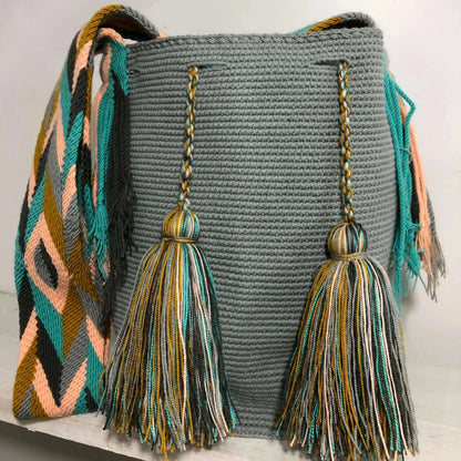 Elevate Your Style with the Aqua Dreams Wayuu Bag – A Masterpiece of Artisanal Craftsmanship.