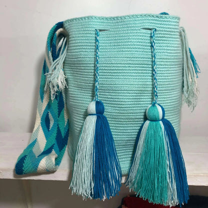 Elevate Your Style with the Aqua Dreams Wayuu Bag – A Masterpiece of Artisanal Craftsmanship.